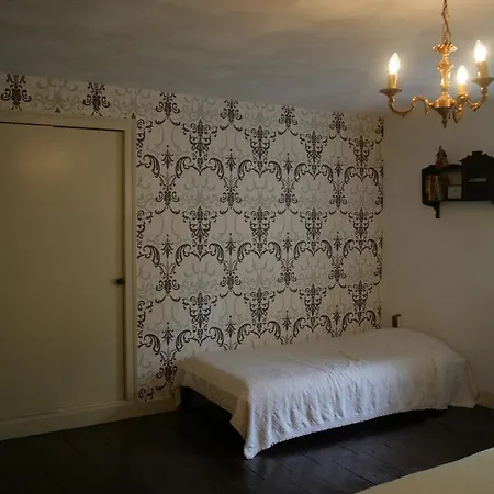 Couette-café Le Petit Mas D'ile *